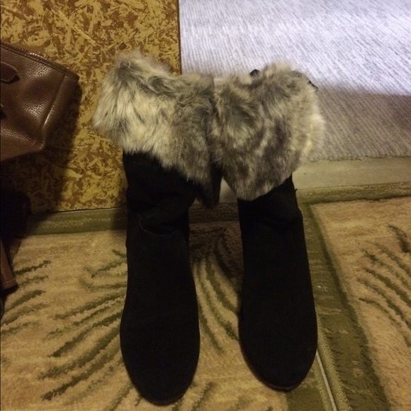 Shoes - Picture 2 of 4